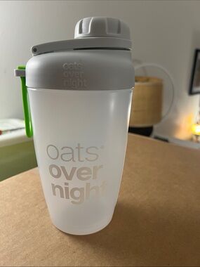 Oats Overnight BlenderBottle – 20oz Leakproof Shaker Cup (White/Green)